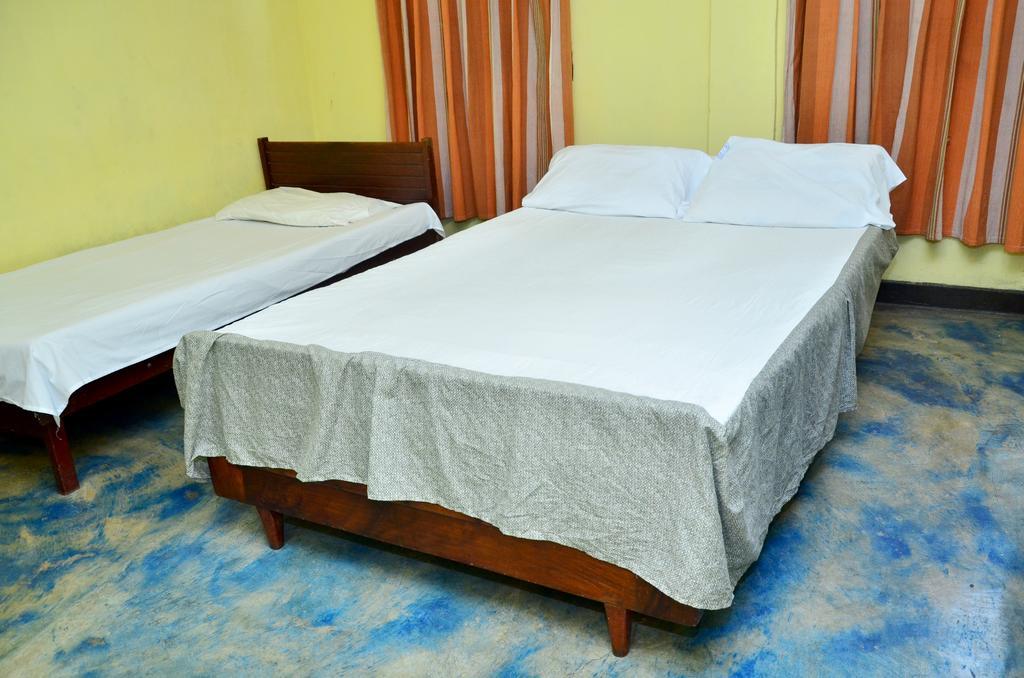 The Garden Rest Hotel Kandy Ruang foto