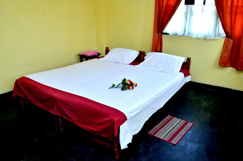 The Garden Rest Hotel Kandy Ruang foto
