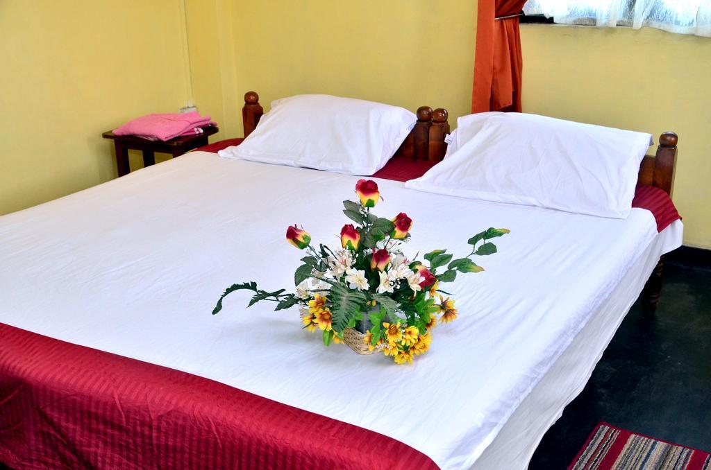 The Garden Rest Hotel Kandy Ruang foto