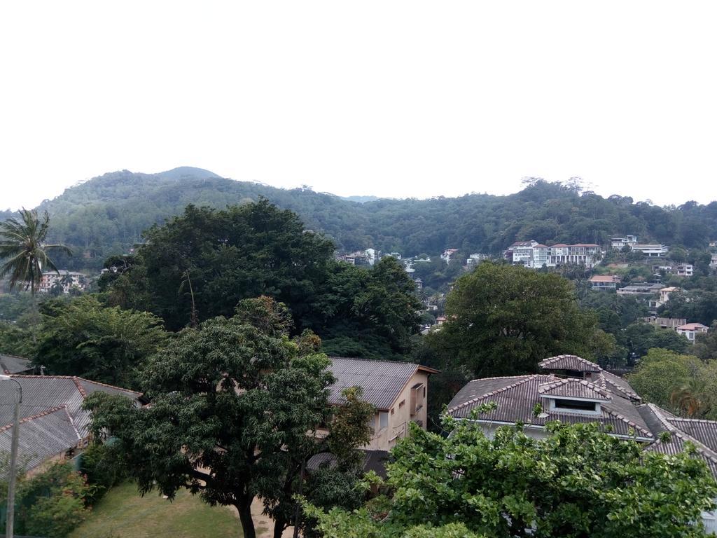 The Garden Rest Hotel Kandy Bagian luar foto
