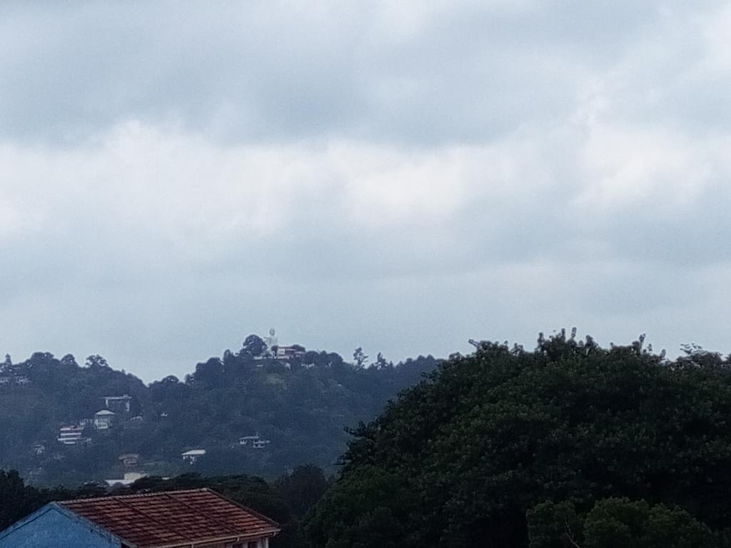 The Garden Rest Hotel Kandy Bagian luar foto